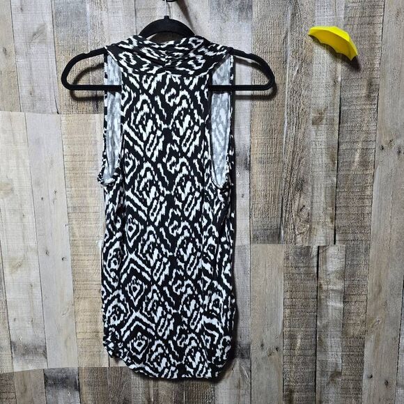 Soul Revival Black and White All Over Print Beaded Tank Top NWT - Picture 3 of 6